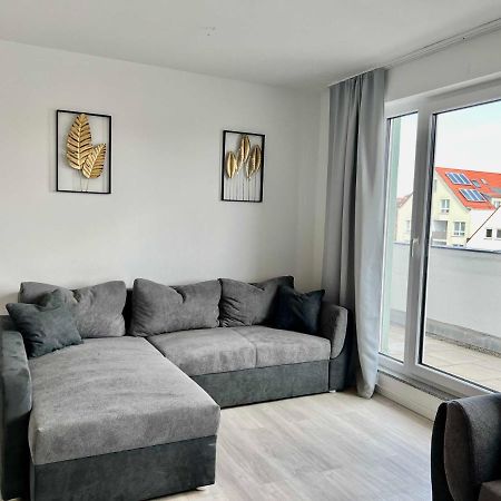 Nujen- Hotel Und Apartment Stuttgart Zuffenhausen Esterno foto