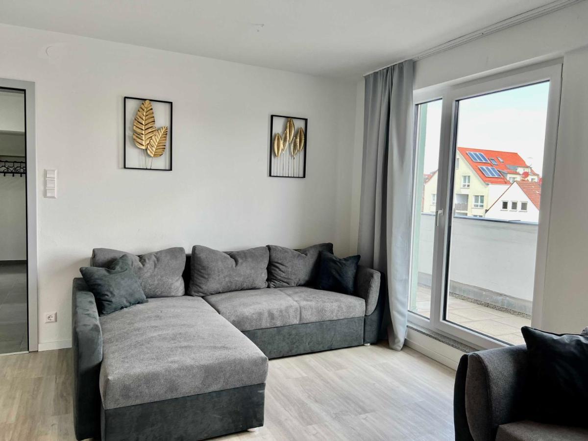 Nujen- Hotel Und Apartment Stuttgart Zuffenhausen Esterno foto