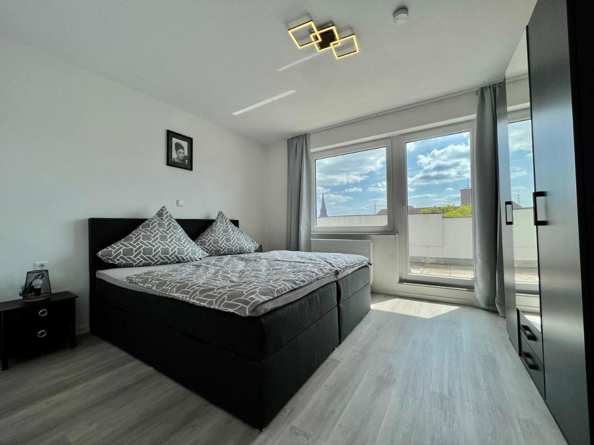 Nujen- Hotel Und Apartment Stuttgart Zuffenhausen Esterno foto