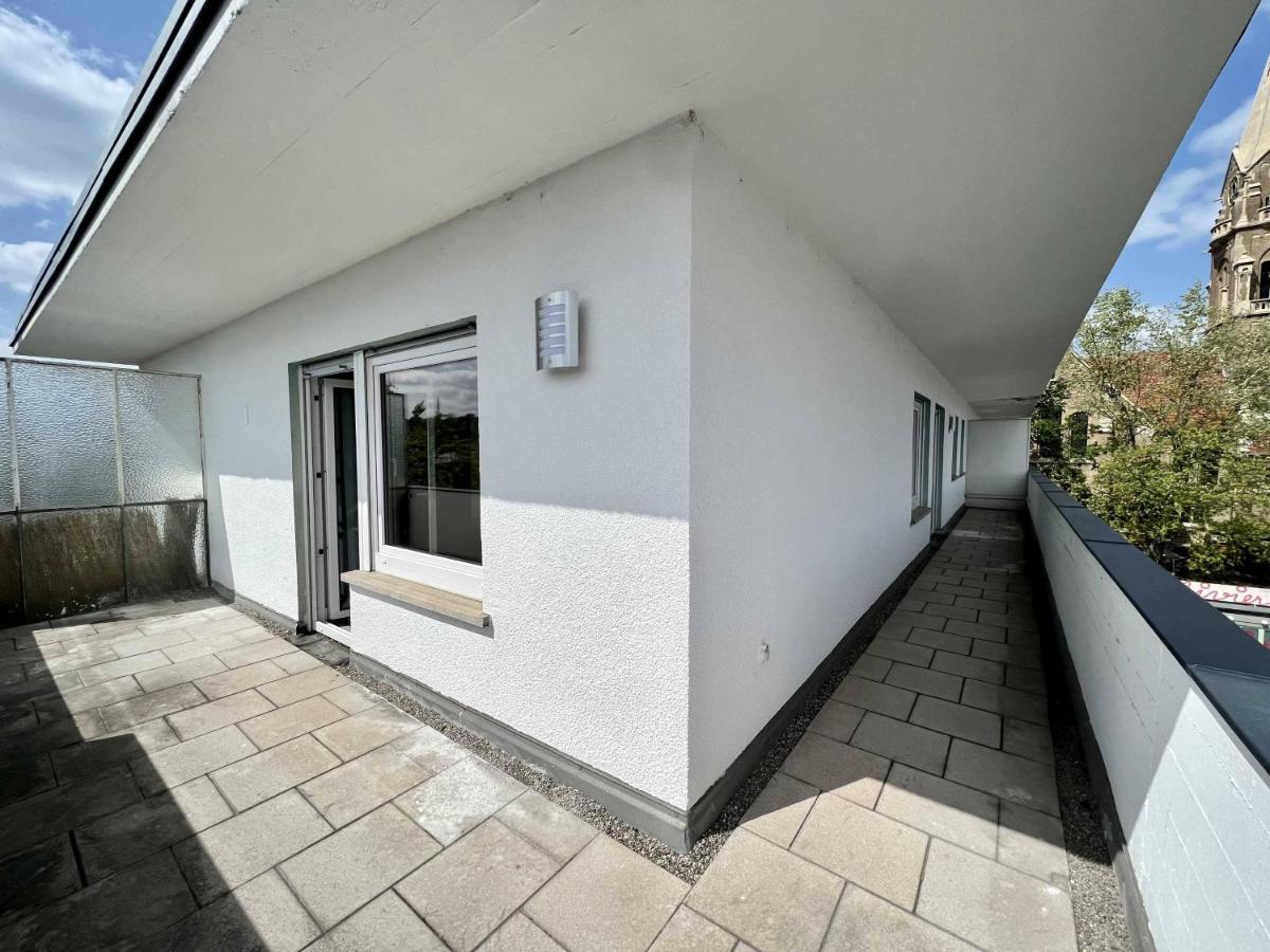 Nujen- Hotel Und Apartment Stuttgart Zuffenhausen Esterno foto
