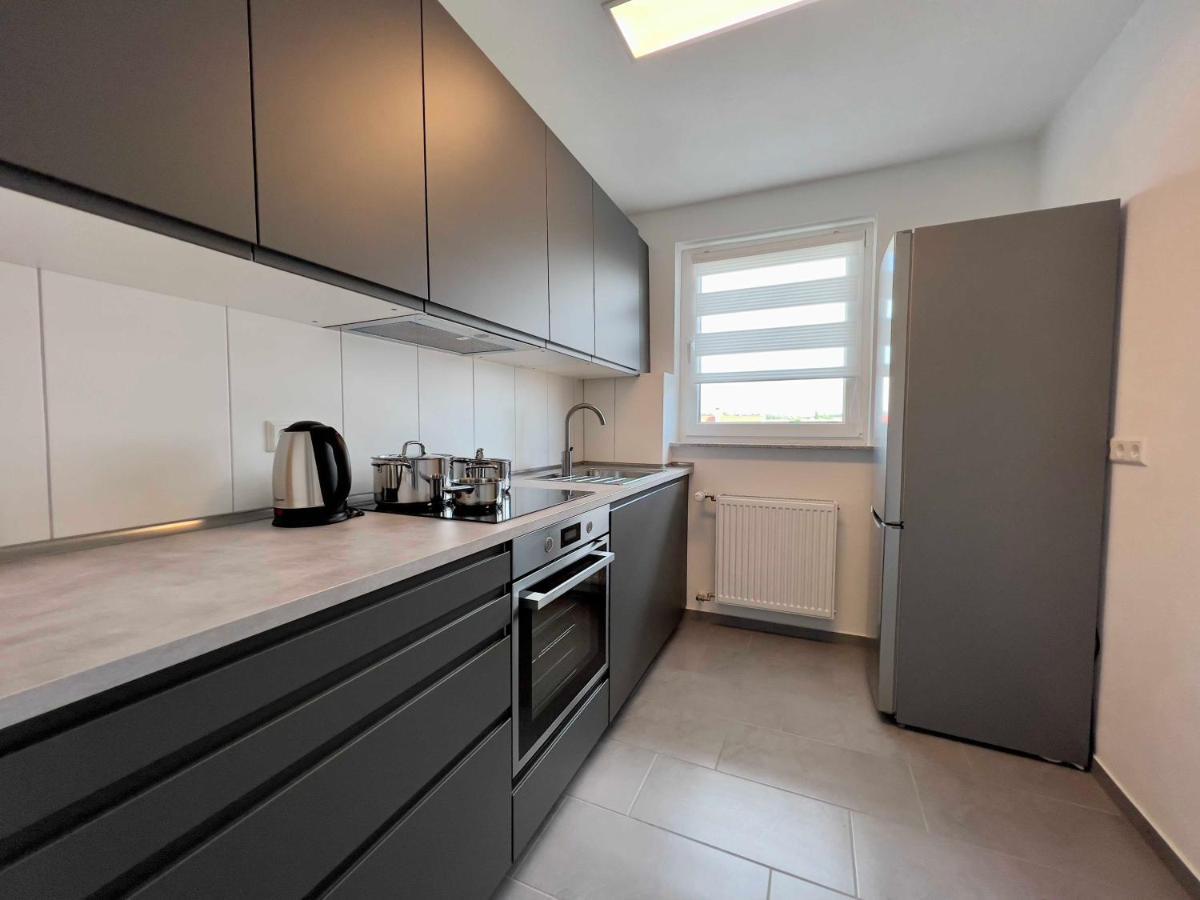 Nujen- Hotel Und Apartment Stuttgart Zuffenhausen Esterno foto
