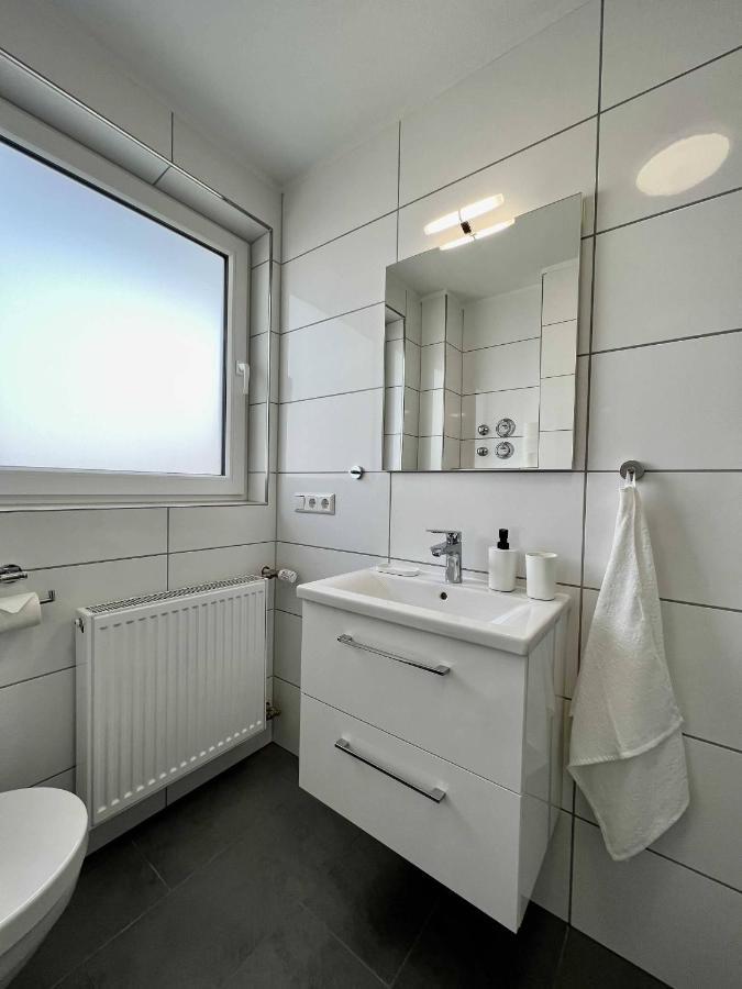 Nujen- Hotel Und Apartment Stuttgart Zuffenhausen Esterno foto