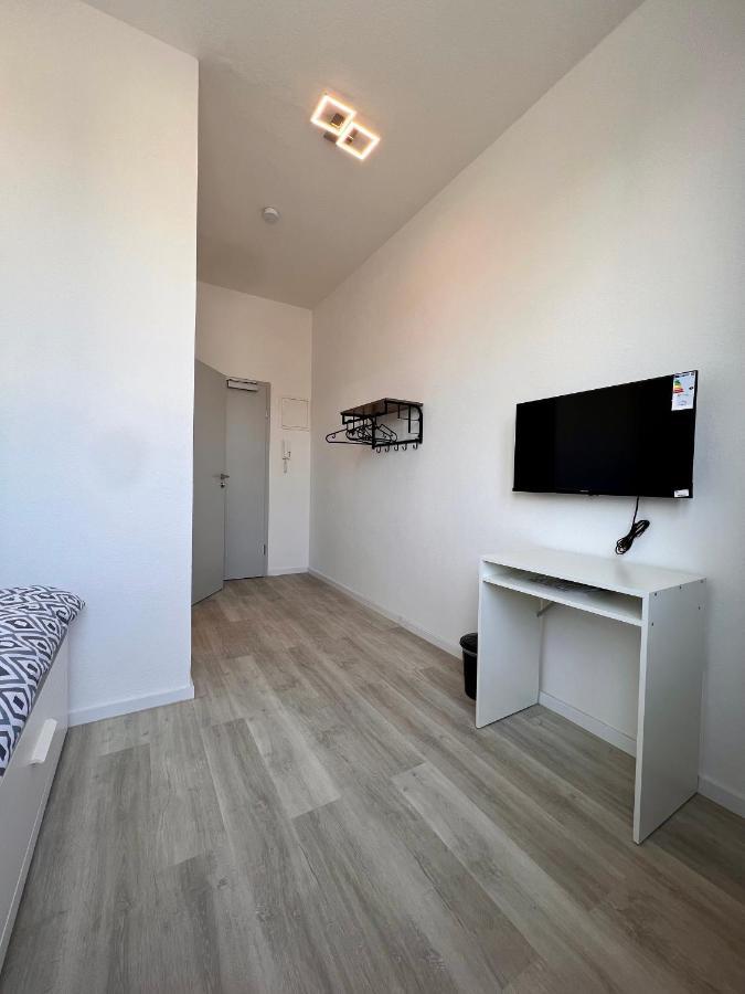 Nujen- Hotel Und Apartment Stuttgart Zuffenhausen Esterno foto