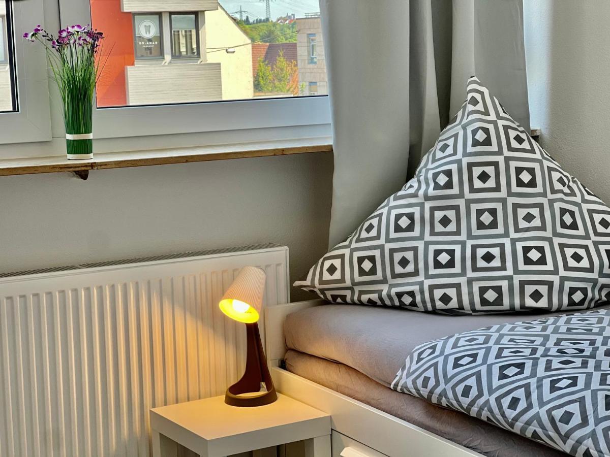 Nujen- Hotel Und Apartment Stuttgart Zuffenhausen Esterno foto