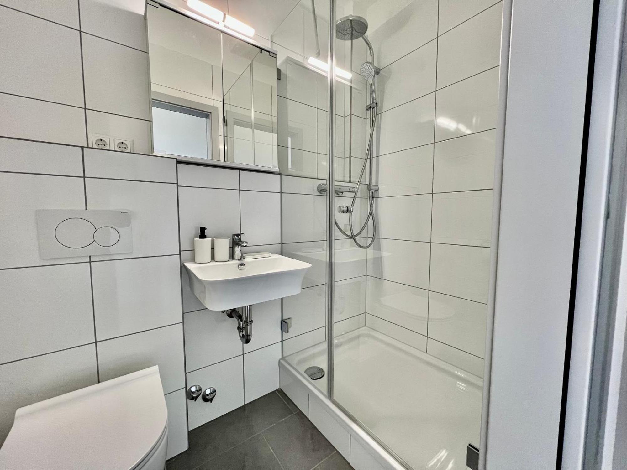 Nujen- Hotel Und Apartment Stuttgart Zuffenhausen Esterno foto